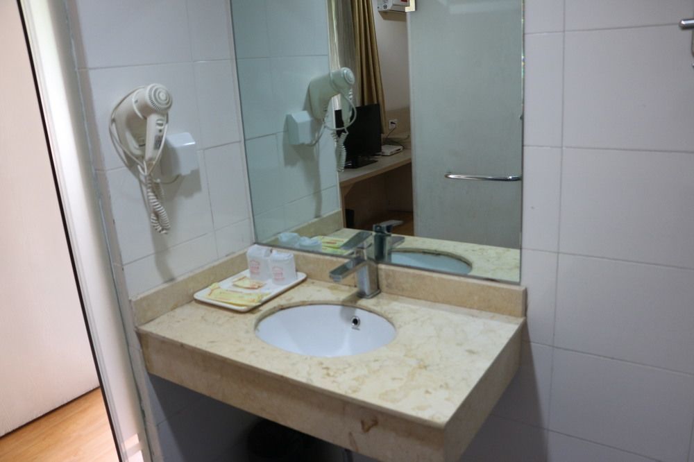 Yixin Business Hotel กวางโจว ภายนอก รูปภาพ